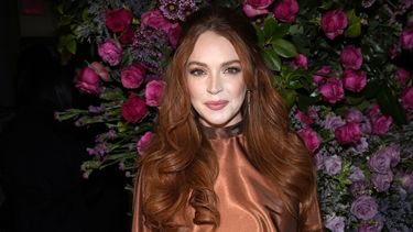 Lindsay Lohan en el desfile de otoño/invierno 2023 de Christian Siriano en Nueva York el 9 de febrero de 2023. Lohan ha dado a luz a su primer hijo.
