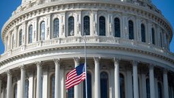 Vista frontal del Capitolio en Washington.