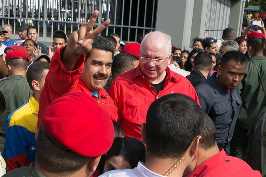  Nicolás Maduro ejerció su derecho al voto en la Parroquia de Catia. (EFE)