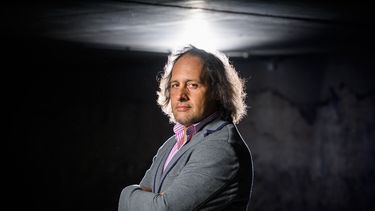 El ex jugador de rugby argentino Omar Hasan posa durante una sesión de fotos en Toulouse, suroeste de Francia, el 25 de septiembre de 2023.