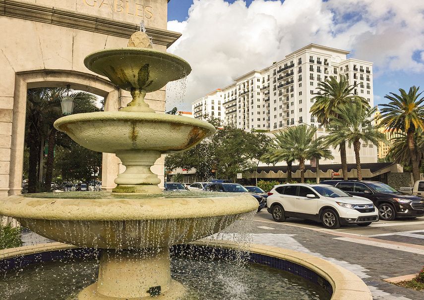 Entrada a Coral Gables, por Miracle Mile.