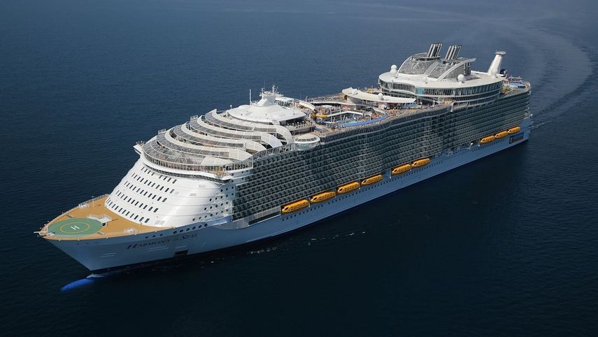 Harmony of the Seas, el barco más grande del mundo, tiene 362 metros de largo, 65.7 metros de manga y pesa 226.963 toneladas de registro bruto.