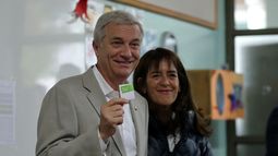 En el centro de Santiago de Chile, los seguidores del derechista José Antonio Kast comenzaron a sonar las bocinas de los automóviles en señal de triunfo