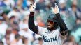 El infielder dominicano Otto López, de los Marlins de Miami, celebra tras conectar un jonrón.