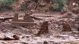 Restos de los pilares de piedra del puente a lo largo del arroyo Bright Angel tras una crecida repentina que destruyó la pasarela peatonal el 29 de agosto.