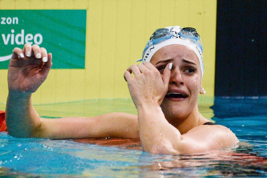 La nadadora australiana McKeown bate récord del mundo de los 100m espalda