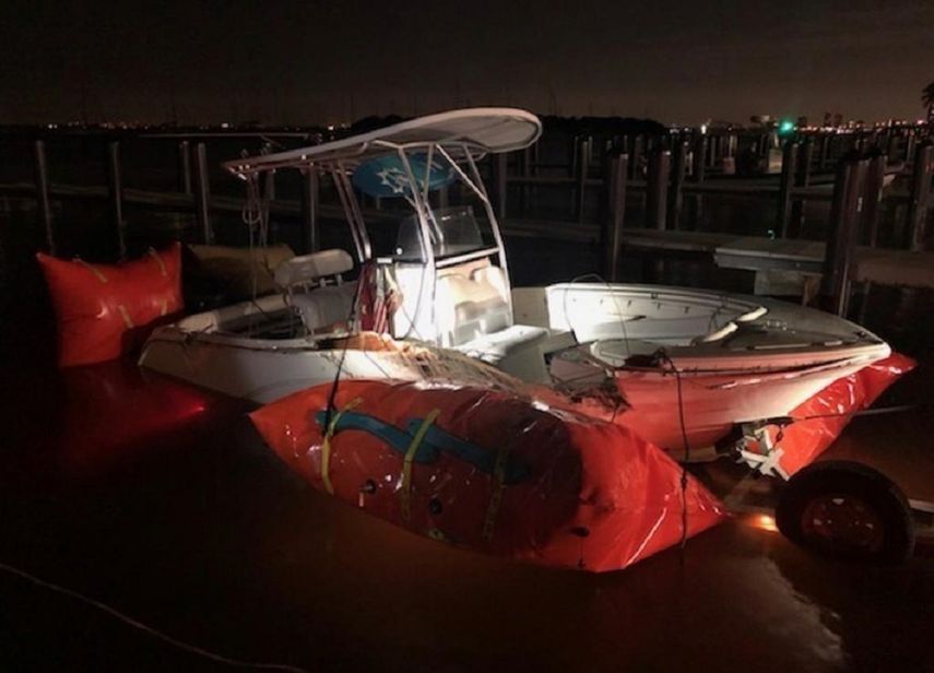 Una de las embarcaciones que impactó en Miami. La Guardia Costera halla cuerpo de hombre desaparecido tras accidente.