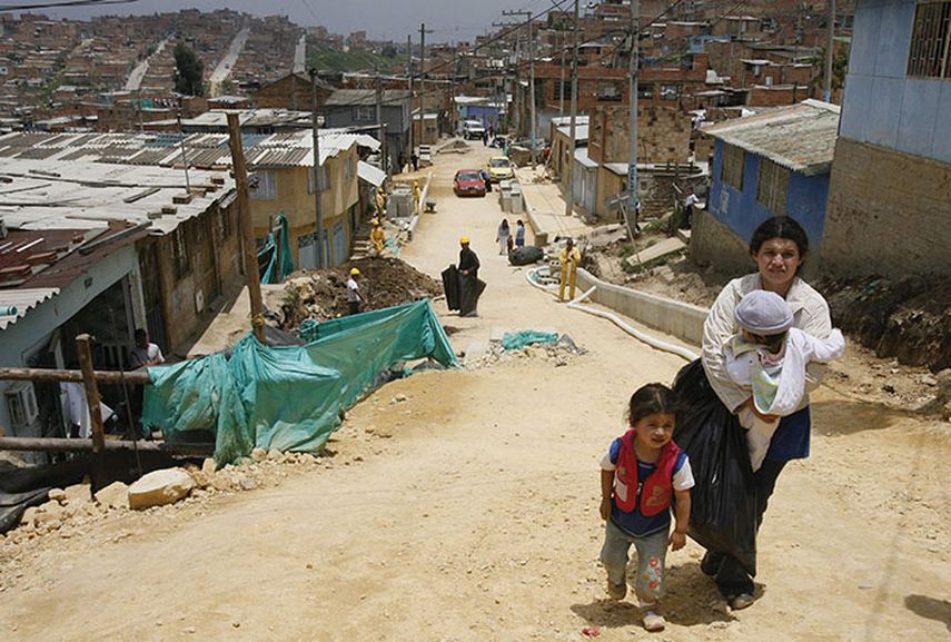 Una calle de Potosí, en Ciudad Bolívar, un barrio pobre del sur de la capital colombiana donde hay miles de hogares de desplazados. (EFE/ARCHIVO)