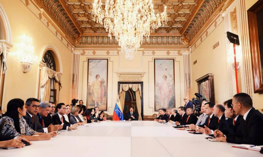 El dictador venezolano Nicolás Maduro,&nbsp;juramentó este jueves a su nuevo gabinete ejecutivo, el cual está compuesto por 12 nuevos ministros.