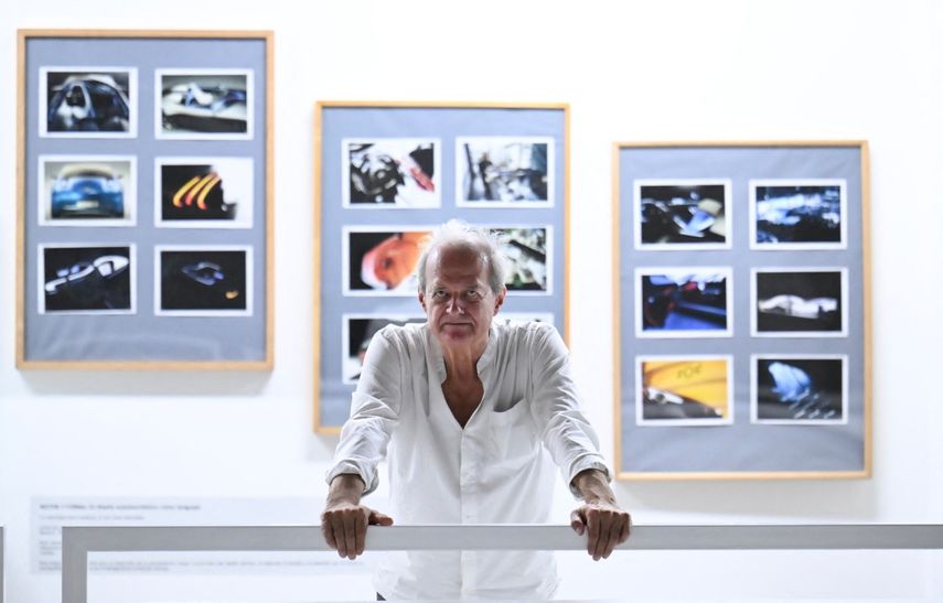 El artista francés Philippe Gourdon posa para una fotografía durante una entrevista con la AFP en Caracas el 2 de octubre de 2025.