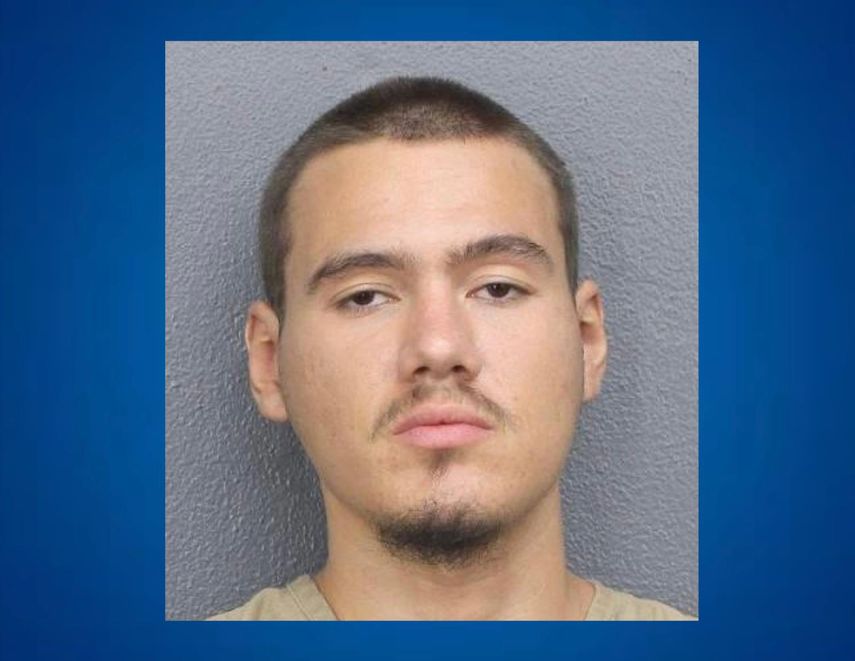 Isaiah Norton, de 20 años, enfrenta cargos por agresión y resistencia a la autoridad sin violencia.