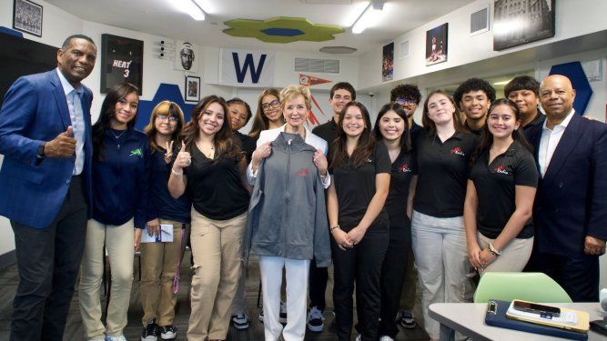 Secretaria de Educación de EEUU visita escuela en Miami. Secretaria de Educación de EEUU visita escuela en Miami.