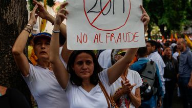 Decenas de opositores atendieron este miércoles a la invitación del opositor Frente Amplio&nbsp;Venezuela&nbsp;Libre de&nbsp;marchar hasta la sede de la Organización de Estados Americanos.