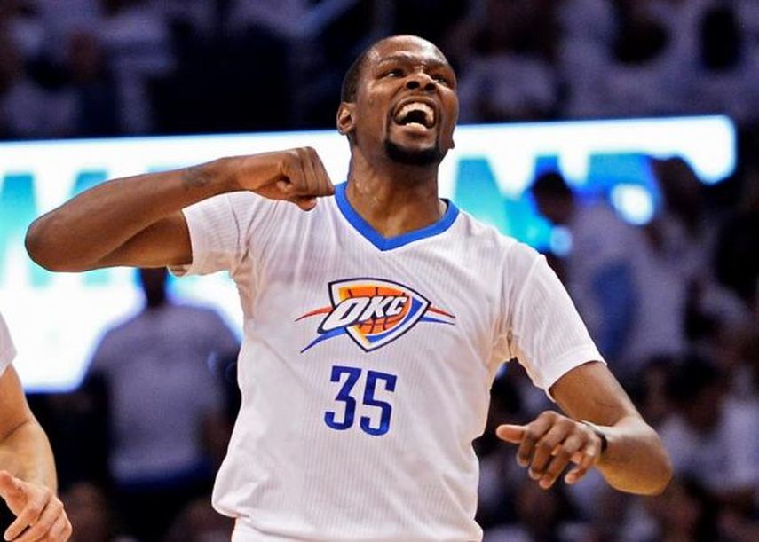 Durant se unirá a Curry, Thompson, Green e Iguadola en Golden State. (EFE)