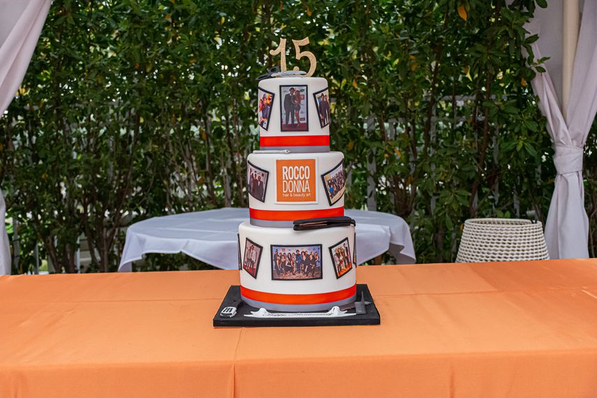 El cake para celebrar los 15 años de vida de&nbsp;Rocco Donna Hair and Beauty Art.&nbsp;&nbsp;