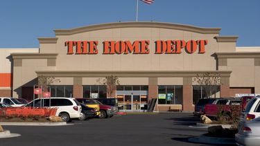 home depot gana 7.957 millones de dolares en 2016  