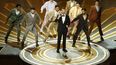 El presentador Jimmy Kimmel, centro, en el escenario durante un número en los premios Óscar el domingo 12 de marzo de 2023 en el Teatro Dolby en Los Ángeles.