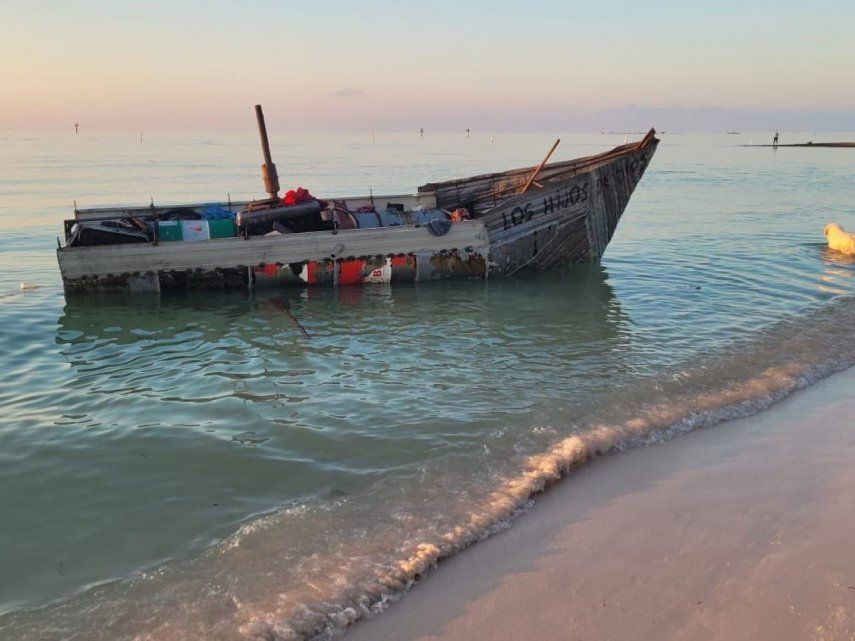 Una de las precarias embarcaciones que han llegado a las costas de la Florida con migrantes cubanos.&nbsp;