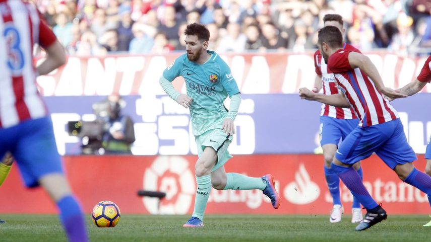El Barcelona adelantó momentáneamente al Real Madrid en la cima de la tabla.