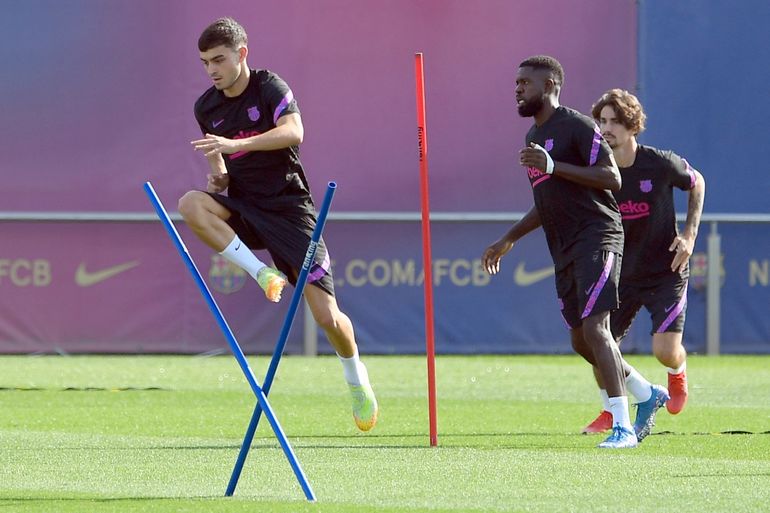 El español Pedro González (Pedri) regresó a la acción, tras superar la lesión en el cuádricep y es titular para el duelo del Barcelona contra Benfica