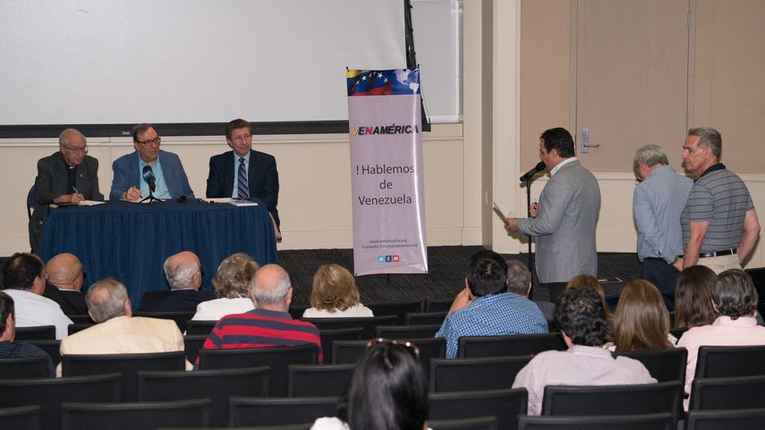 Foro Presente y futuro de nuestras sociedades civiles en FIU, Miami.