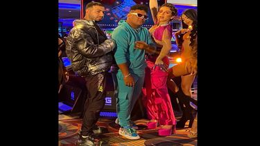 Los artistas latinos Kunno, Rub Amaya y Daddy Raidan presentan el tema Plakata.