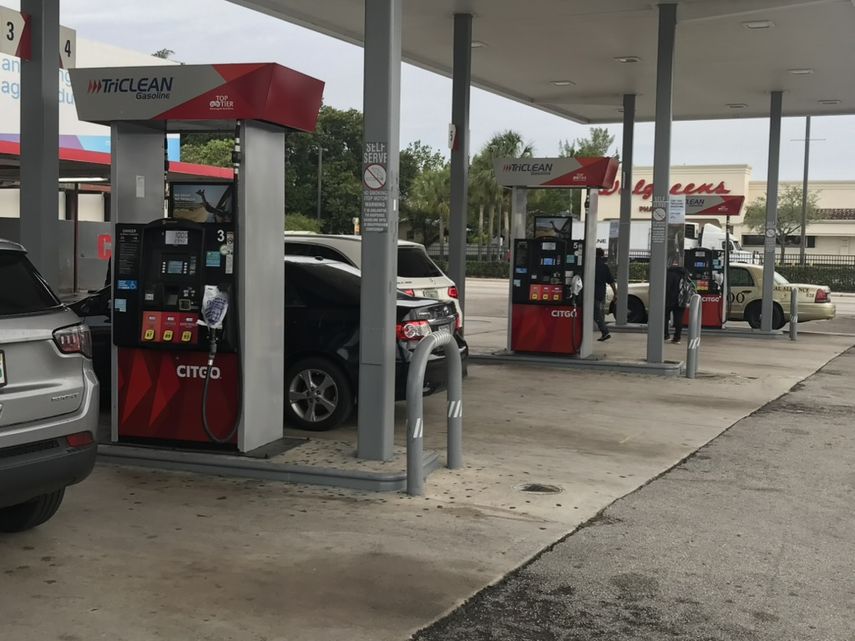 Baja el precio de la gasolina en Florida