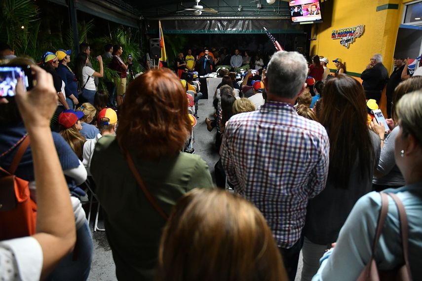 Miembros de la comunidad venezolana en el exilio se reunieron en la ciudad de Doral en respaldo a la convocatoria de Juan Guaidó por el Día de la Juventud.