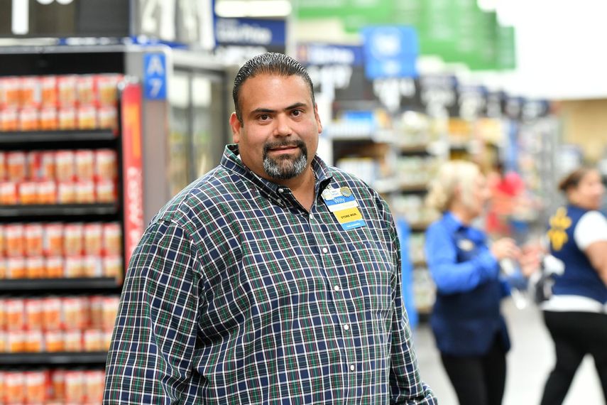 Guillermo Santizo en nueve años de trabajo ha logrado ser el gerente de la tienda de Walmart que más vende del país. 