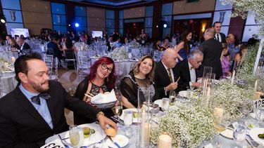 gala de st. jude en miami recauda fondos para investigacion del cancer infantil