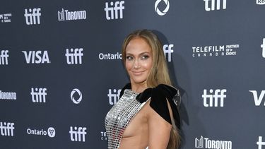 Jennifer López asiste al estreno de Unstoppable en el Roy Thomson Hall durante el Festival Internacional de Cine de Toronto el viernes 6 de septiembre de 2024 en Toronto. 