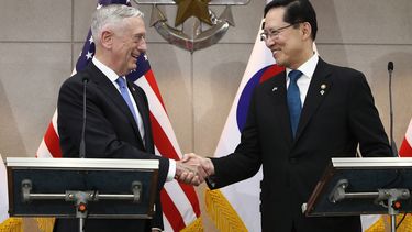 El secretario de Defensa de EEUU, James Mattis, aseguró hoy en Seúl que EEUU mantendrá intacto su volumen de tropas en Corea del Sur pese a la reciente cancelación de maniobras para impulsar el diálogo sobre desnuclearización con Pyongyang.