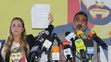 Lilian Tintori y el abogado de López, Juan Carlos Gutierrez,&nbsp;presentaron denuncias ante la Fiscalía y la Defensoría del Pueblo