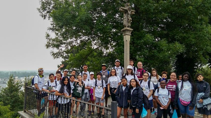 Grupo de jóvenes y guías participantes, Camino de Santiago, España.