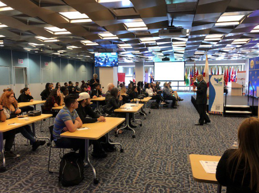 El jurista venezolano&nbsp;Alejandro&nbsp;Rebolledo dicta una clase magistral de 24 horas sobre el crimen organizado.&nbsp;