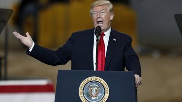 El presidente Donald Trump ha condicionado el TLCAN a la política migratoria de México