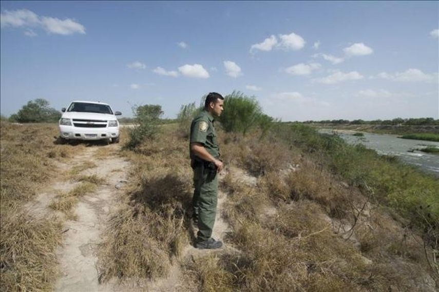 Según datos de la Oficina de Aduanas y Protección Fronteriza, entre octubre y noviembre cruzaron la frontera 10.595 menores no acompañados (EFE/Archivo)