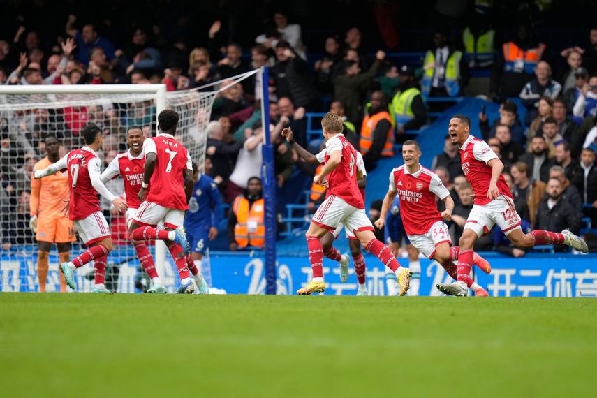 Los jugadores de Arsenal celebran tras anotar el gol para la victoria 1-0 ante Chelsea en la Liga Premier, el domingo 6 de noviembre de 2022.&nbsp;