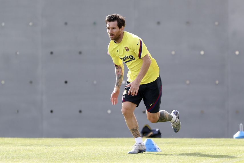 En imagen proporcionada por el club Barcelona, el argentino Lionel Messi entrena en las instalaciones del equipo, el viernes 8 de mayo de 2020, en Barcelona.&nbsp;