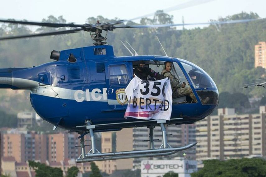 Pérez hurtó un helicóptero del Cicpc con el que sobrevoló las sedes del Ministerio de Interior y TSJ en Caracas, desplegando un pancarta donde se leía Articulo 350, Libertad, al tiempo que lanzó artefactos explosivos.