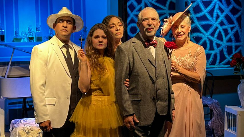 Luis Zamora, Betsy Rodríguez, Zaida Castellanos, Julio Rodríguez y Oda Cardona interpretan Cartografía Williams, escrita y dirigida por Eddy Díaz-Souza.
