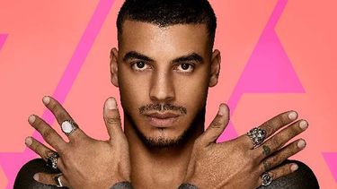 Este nuevo hit fue grabado y producido entre Nueva York y Medellín y es el resultado de varios meses de búsqueda de un sonido que no fuera ajeno a Manuel y que al mismo tiempo permitiera mantener su esencia