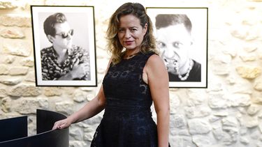 Jade Jagger, hija de Mick Jagger, posa durante la fiesta No lo tomes como algo personal en Studio 57 el 6 de julio de 2017 en París, una exhibición de sus obras de arte y fotografías en beneficio de Project Zero, un movimiento global que trabaja para restaurar y proteger el océano.