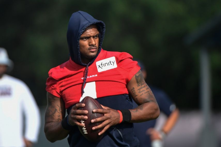 Deshaun Watson, quarterback de los Texans de Houston, entrena el lunes 2 de agosto de 2021&nbsp;