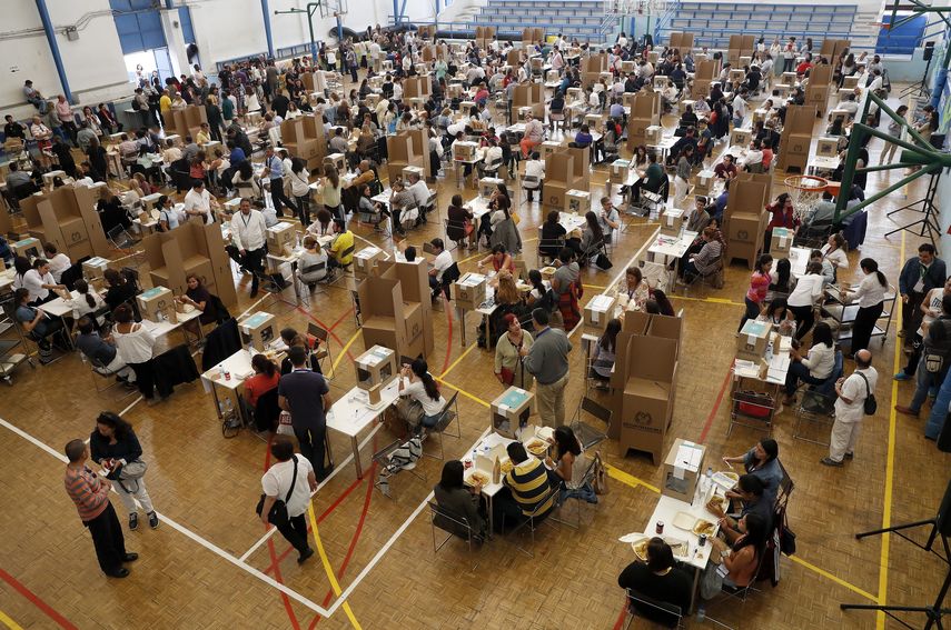 Colombianos en Madrid votan en el plebiscito por la paz