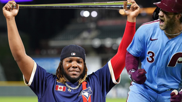 Guerrero y Harper ganan premio Hank Aaron en MLB