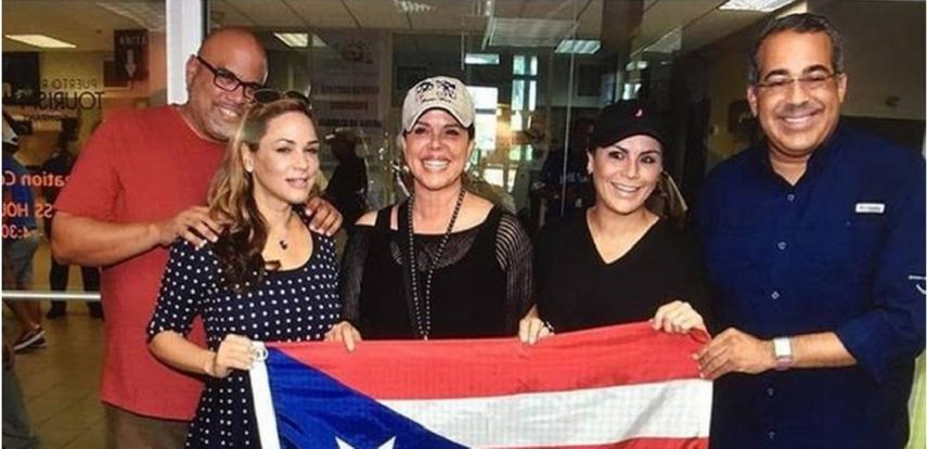 A la izquierda, con camiseta roja,&nbsp;el impostor que utilizó el nombre de Emilio Serrallés.