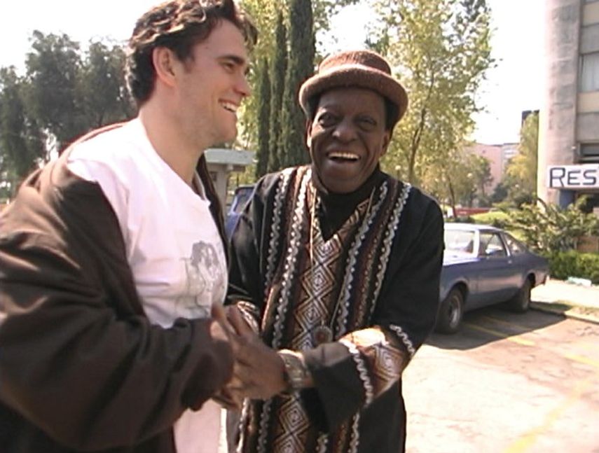 Matt Dillon, izquierda, y el cantante cubano Francisco Fellove Valdés en una escena del documental de Dillon El Gran Fellove presentado en el Festival Internacional de Cine de Morelia.