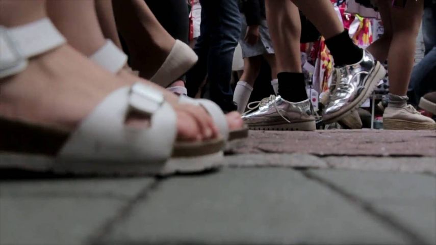 Permanecer de pie por 6 horas es beneficioso para la salud. 