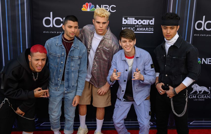 La versión se grabó en los históricos Electric Lady Studios de Nueva York y, aunque mantiene la esencia de la original, introduce un punto distinto con la guitarra acústica y percusión de bossa nova.